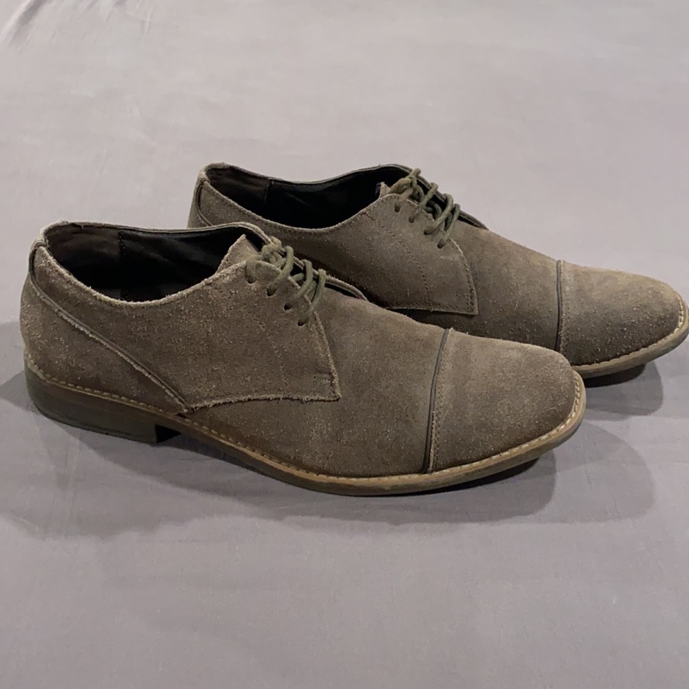 Men’s leather cap toe shoe